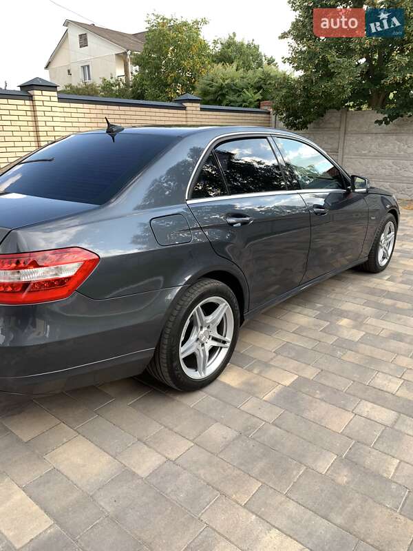 Седан Mercedes-Benz E-Class 2012 в Чернігові