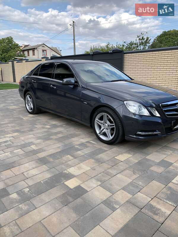 Седан Mercedes-Benz E-Class 2012 в Чернігові