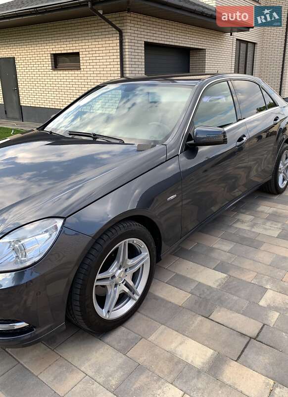 Седан Mercedes-Benz E-Class 2012 в Чернігові
