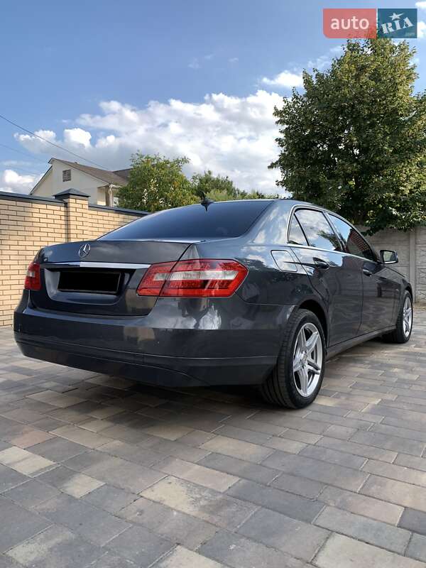 Седан Mercedes-Benz E-Class 2012 в Чернігові