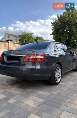 Седан Mercedes-Benz E-Class 2012 в 