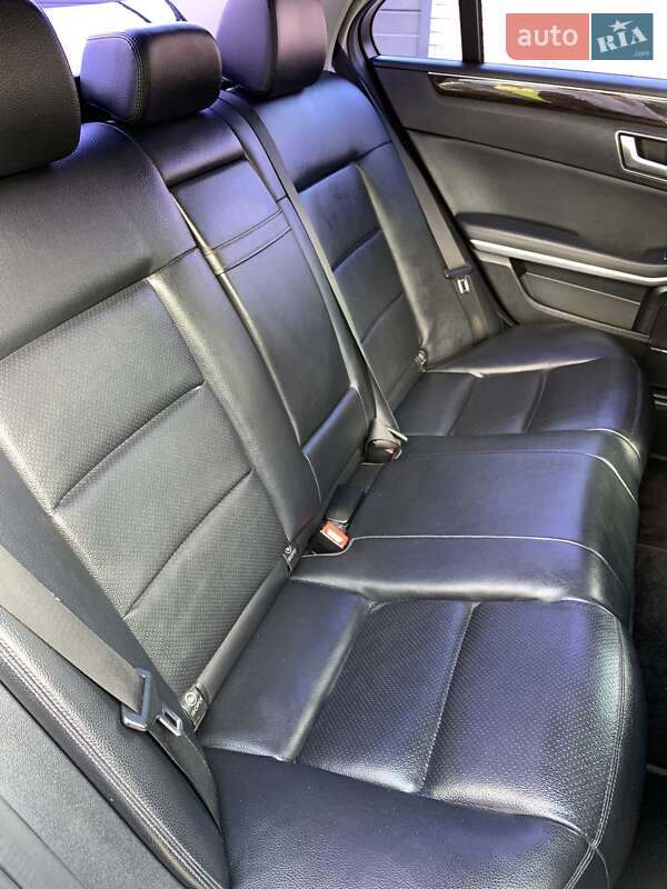 Седан Mercedes-Benz E-Class 2012 в Чернігові