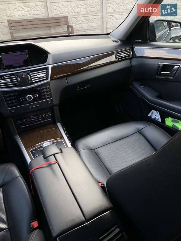 Седан Mercedes-Benz E-Class 2012 в Чернігові