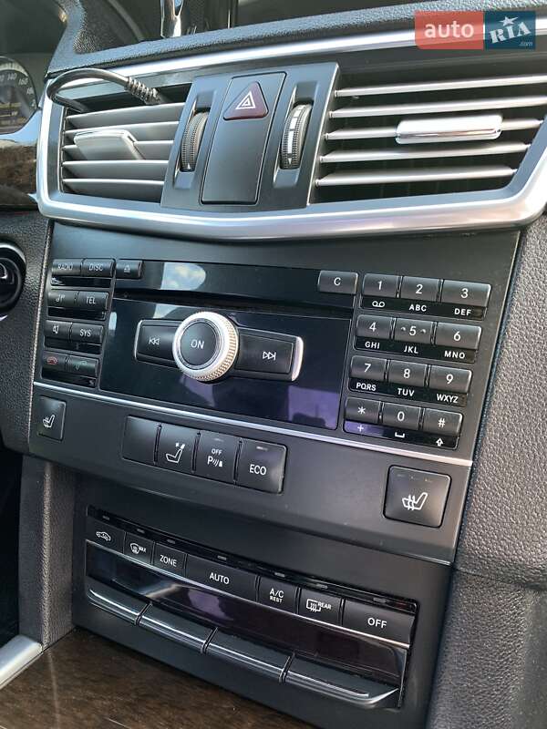 Седан Mercedes-Benz E-Class 2012 в Чернігові