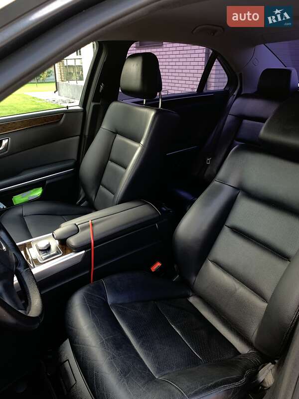 Седан Mercedes-Benz E-Class 2012 в Чернігові