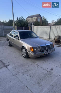 Седан Mercedes-Benz E-Class 1993 в Фастове
