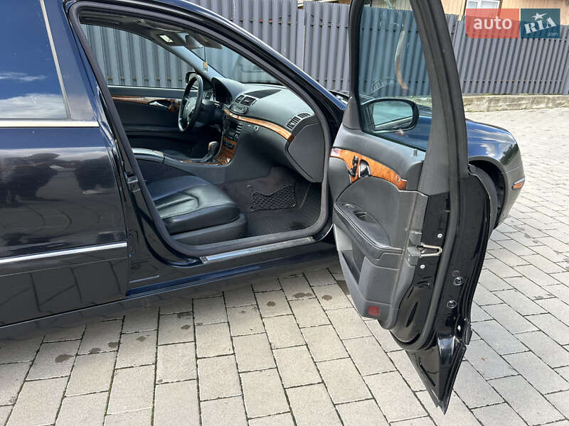 Седан Mercedes-Benz E-Class 2003 в Долине