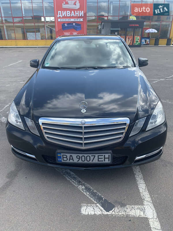 Седан Mercedes-Benz E-Class 2011 в 