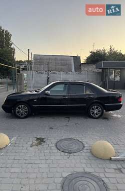 Седан Mercedes-Benz E-Class 1999 в  фото 3 Седан Mercedes-Benz E-Class 1999 в