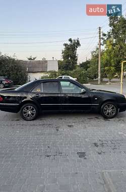 Седан Mercedes-Benz E-Class 1999 в  фото 8 Седан Mercedes-Benz E-Class 1999 в