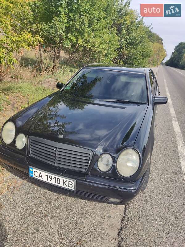 Седан Mercedes-Benz E-Class 1999 в 