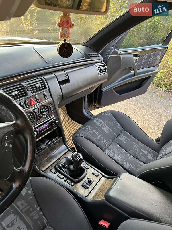 Седан Mercedes-Benz E-Class 1998 в Коломые