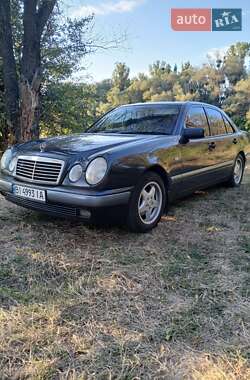 Седан Mercedes-Benz E-Class 1999 в Лубнах