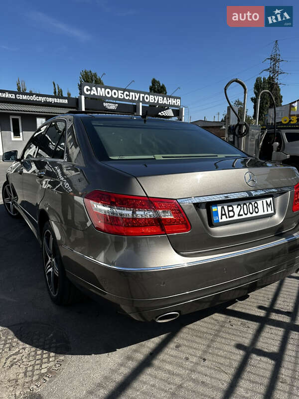 Седан Mercedes-Benz E-Class 2009 в Виннице