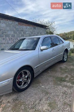Седан Mercedes-Benz E-Class 2001 в 