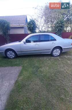 Седан Mercedes-Benz E-Class 2000 в Чернівцях