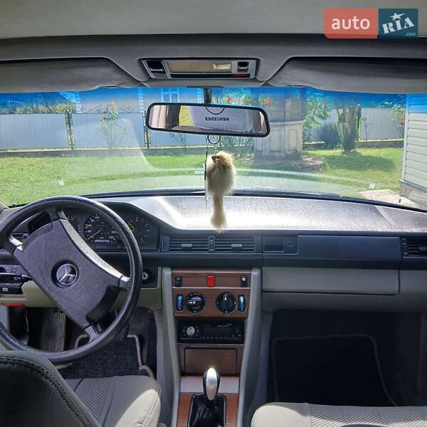 Седан Mercedes-Benz E-Class 1989 в Коритному