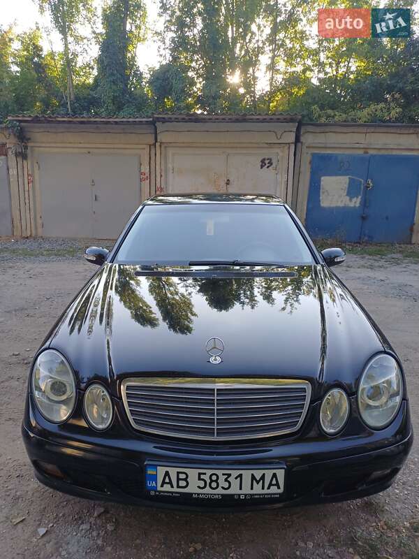 Седан Mercedes-Benz E-Class 2004 в Виннице