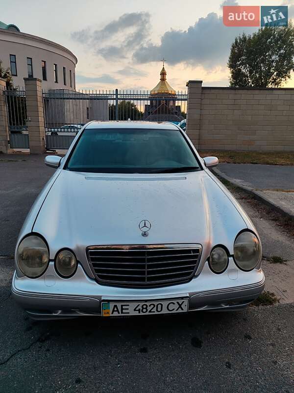 Седан Mercedes-Benz E-Class 2000 в Киеве