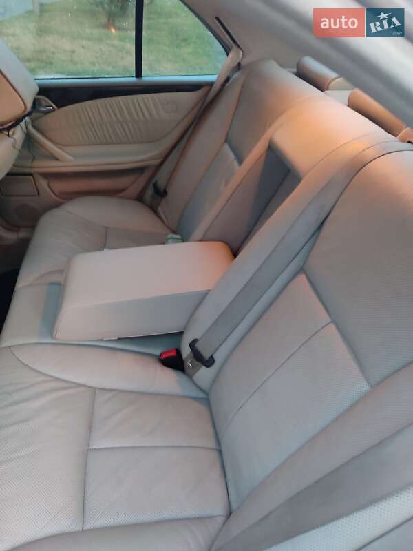 Седан Mercedes-Benz E-Class 2000 в Киеве