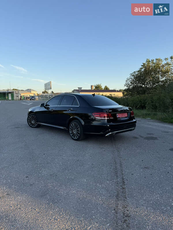 Седан Mercedes-Benz E-Class 2015 в Львове