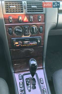 Седан Mercedes-Benz E-Class 2000 в 