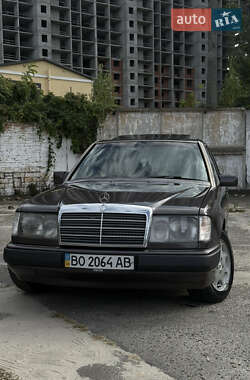 Седан Mercedes-Benz E-Class 1992 в 
