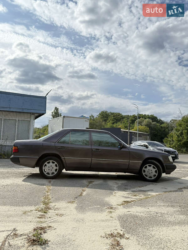 Седан Mercedes-Benz E-Class 1992 в Києві фото 4 Седан Mercedes-Benz E-Class 1992 в Києві