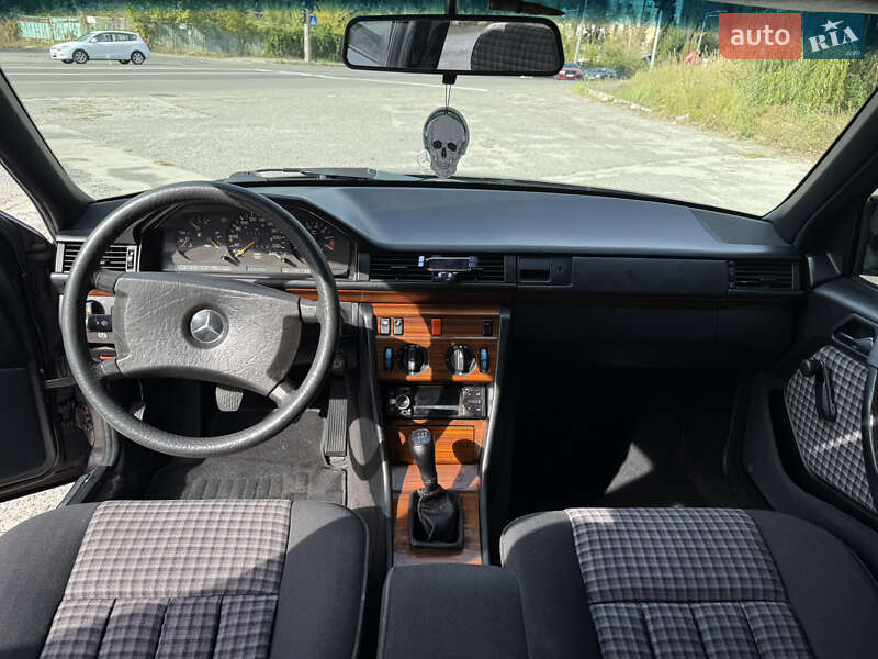 Седан Mercedes-Benz E-Class 1992 в Києві фото 9 Седан Mercedes-Benz E-Class 1992 в Києві