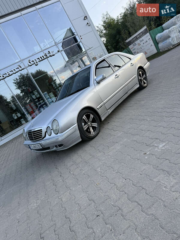 Седан Mercedes-Benz E-Class 1999 в 