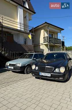 Седан Mercedes-Benz E-Class 2000 в 