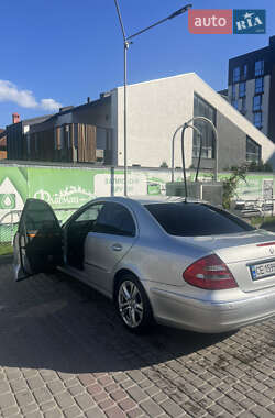 Седан Mercedes-Benz E-Class 2005 в  фото 4 Седан Mercedes-Benz E-Class 2005 в