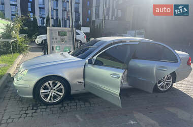 Седан Mercedes-Benz E-Class 2005 в  фото 3 Седан Mercedes-Benz E-Class 2005 в