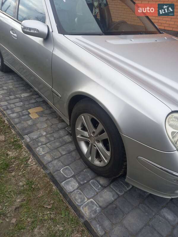 Седан Mercedes-Benz E-Class 2004 в Ратным