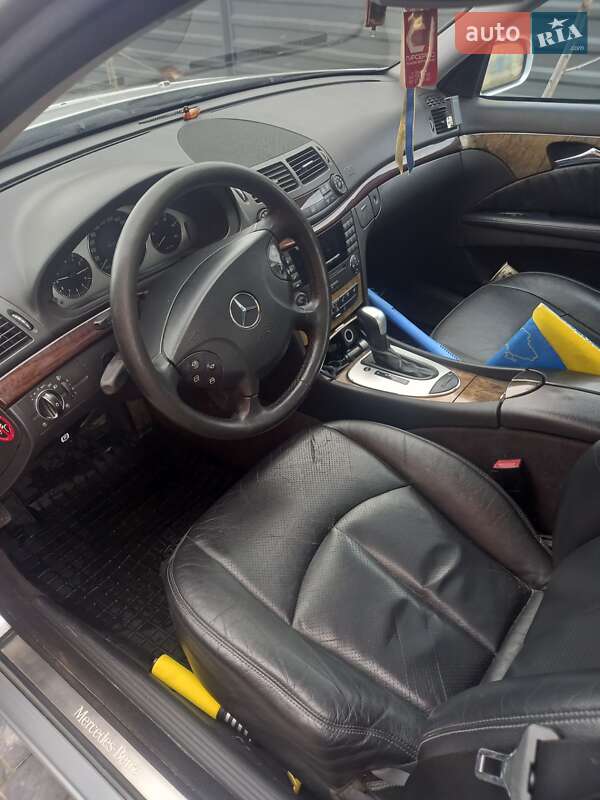 Седан Mercedes-Benz E-Class 2004 в Ратным