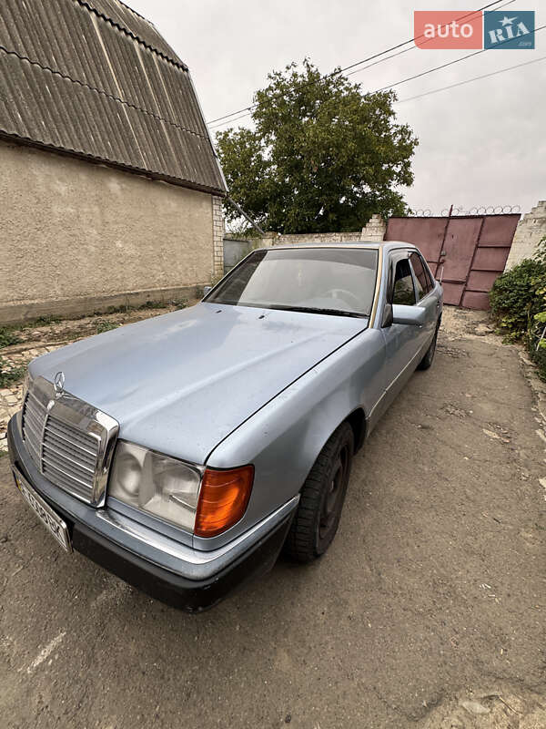 Седан Mercedes-Benz E-Class 1992 в Николаеве