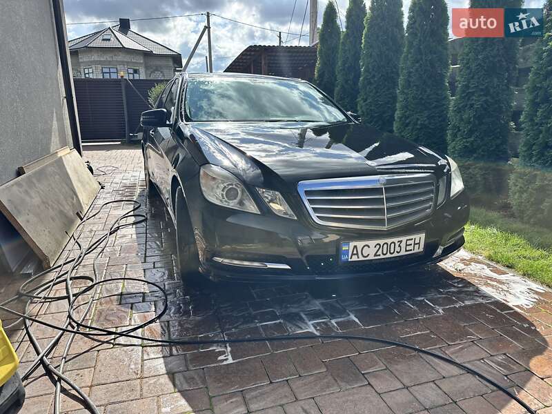 Седан Mercedes-Benz E-Class 2011 в Луцке
