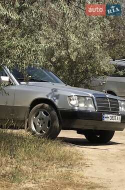 Седан Mercedes-Benz E-Class 1992 в 