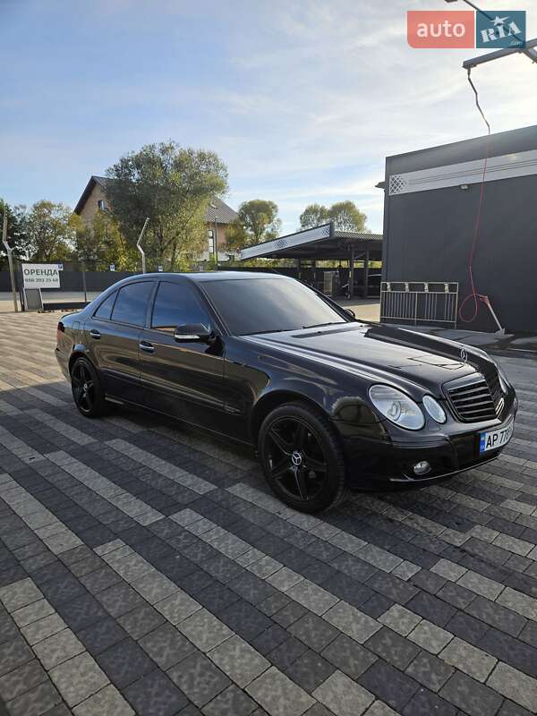 Седан Mercedes-Benz E-Class 2007 в Конопнице