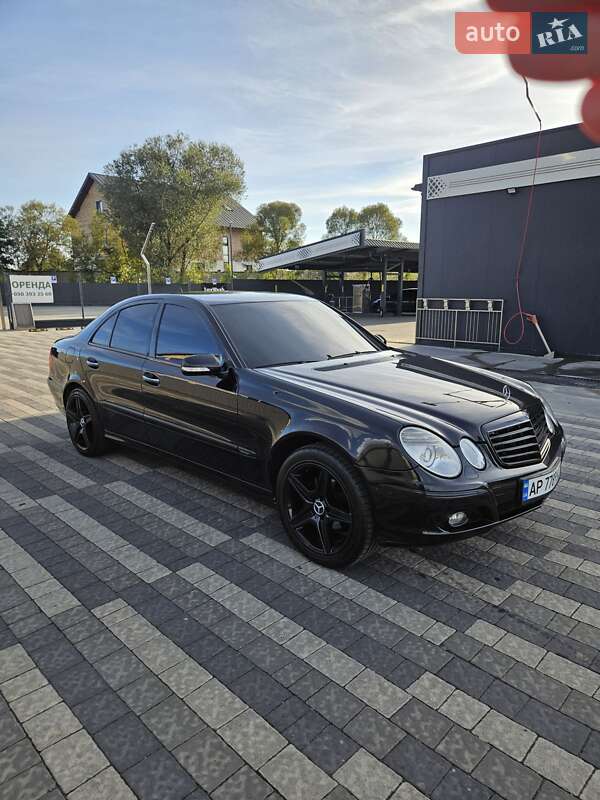 Седан Mercedes-Benz E-Class 2007 в Конопнице