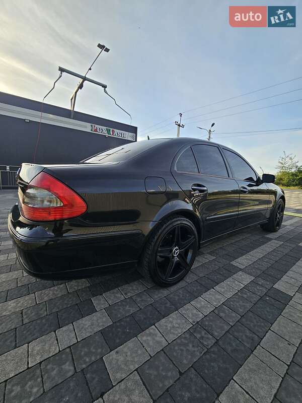 Седан Mercedes-Benz E-Class 2007 в Конопнице