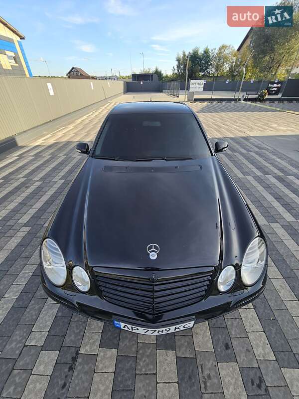 Седан Mercedes-Benz E-Class 2007 в Конопнице