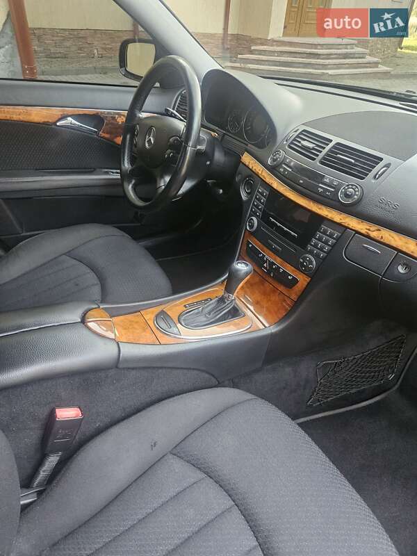 Седан Mercedes-Benz E-Class 2007 в Конопнице