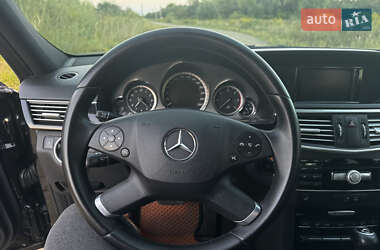 Седан Mercedes-Benz E-Class 2011 в 