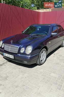 Седан Mercedes-Benz E-Class 1999 в Николаеве