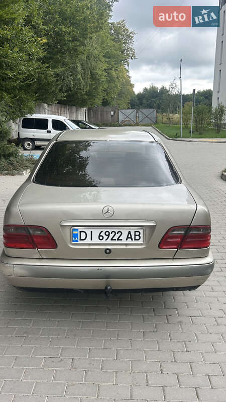 Седан Mercedes-Benz E-Class 1997 в Львове