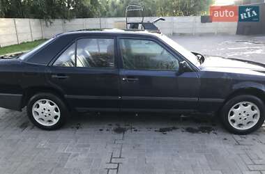 Седан Mercedes-Benz E-Class 1986 в 