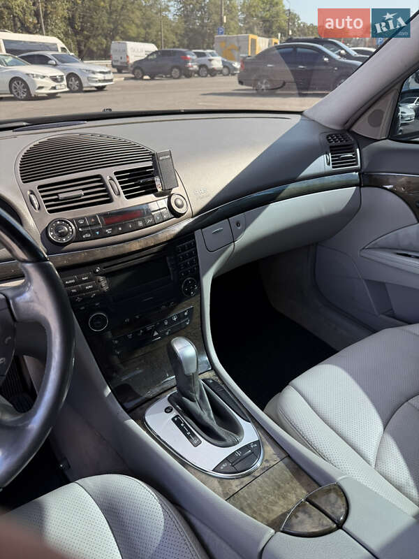 Седан Mercedes-Benz E-Class 2002 в Днепре