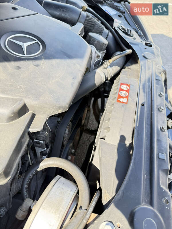 Седан Mercedes-Benz E-Class 2002 в Днепре