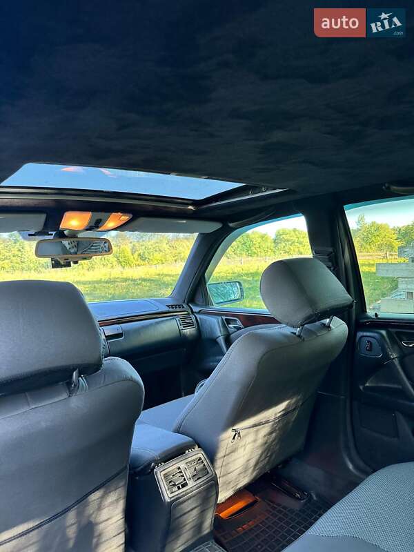 Седан Mercedes-Benz E-Class 1997 в Черновцах